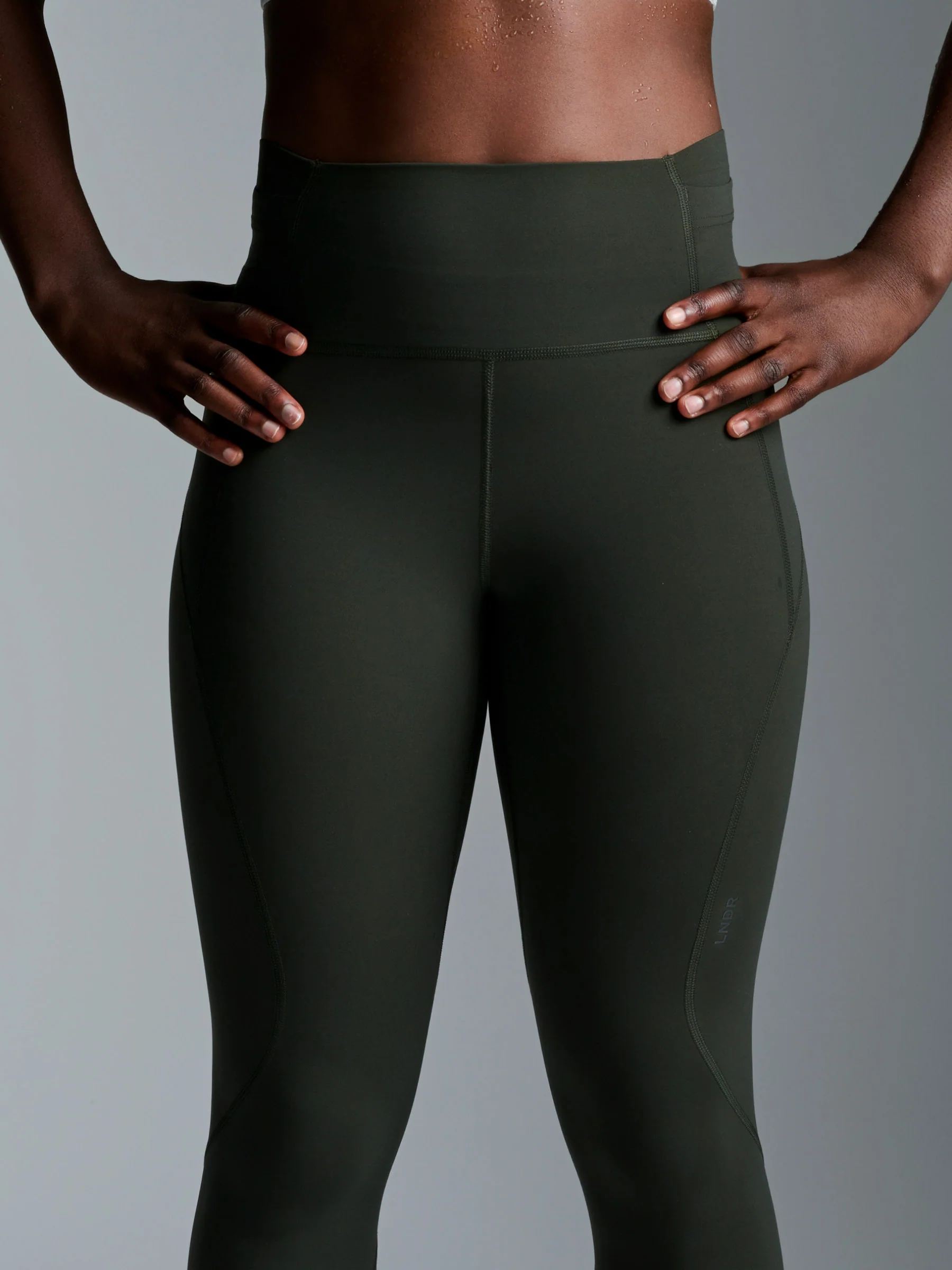 LIMITLESS POCKET 8/8 Legging Olive - Image 4